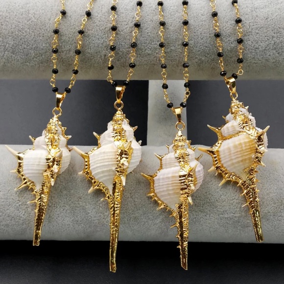 Boutique Jewelry - Golden Alba Pendant Necklace